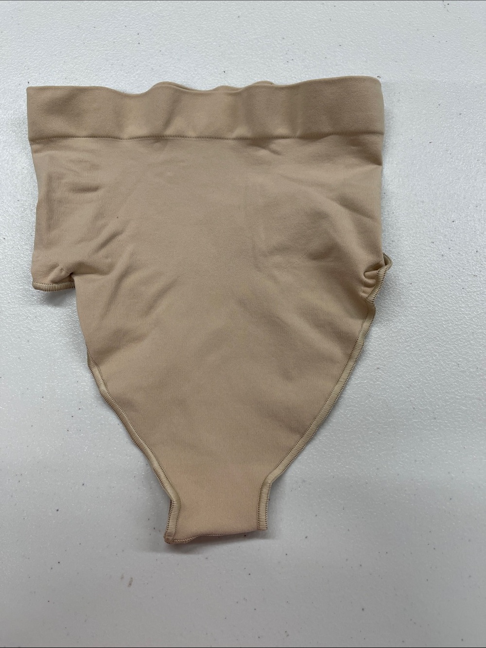 SKIMS Seamless Sculpt Mid- waist Thong size Medium NWOT
